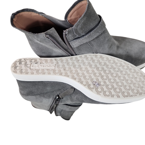 Linea Paolo, Woman's Gray suede wedge  Sneaker Bootie, rarely worn, Size 10 - Picture 4 of 10